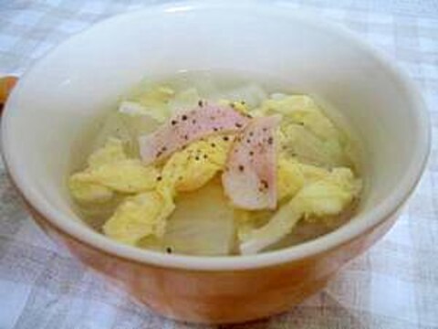 白菜とハムとタマゴの中華風スープ。